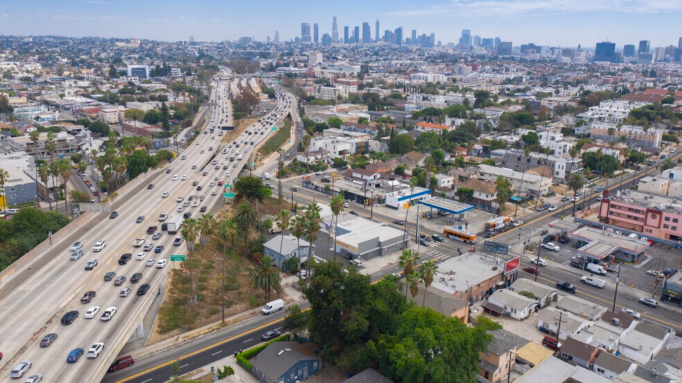 4583 Melrose Ave, Los Angeles, CA à vendre - Photo du bâtiment - Image 2 de 5