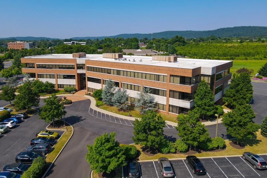 3701 Corporate Pky, Center Valley, PA for lease - Building Photo - Image 2 of 11