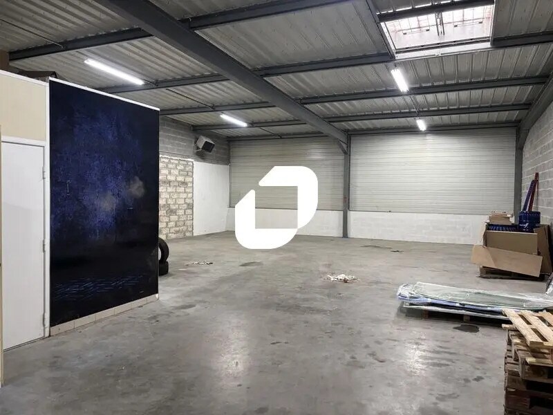 Office in Le Haillan for lease Building Photo- Image 1 of 7