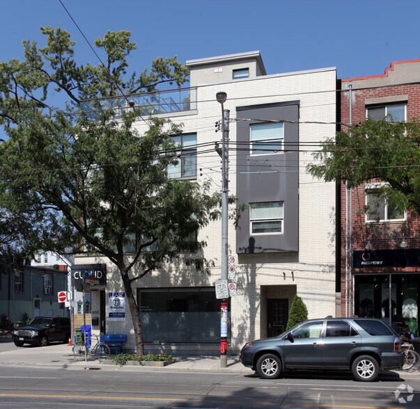 968 Queen St W, Toronto, ON à vendre - Photo du bâtiment - Image 2 de 2