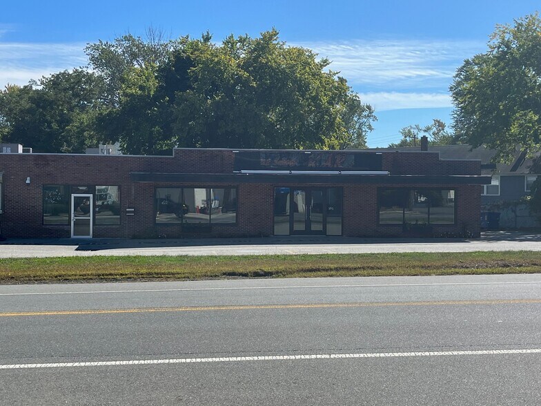 565-585 Chickering Rd, North Andover, MA à vendre - Photo du bâtiment - Image 2 de 10