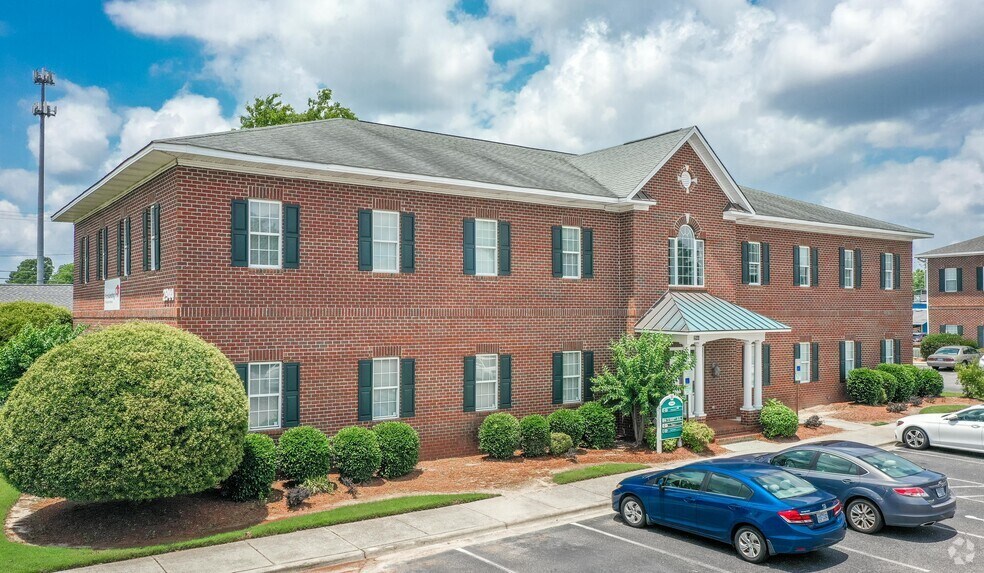 2944 Breezewood Ave, Fayetteville, NC à louer - Photo du bâtiment - Image 2 de 17