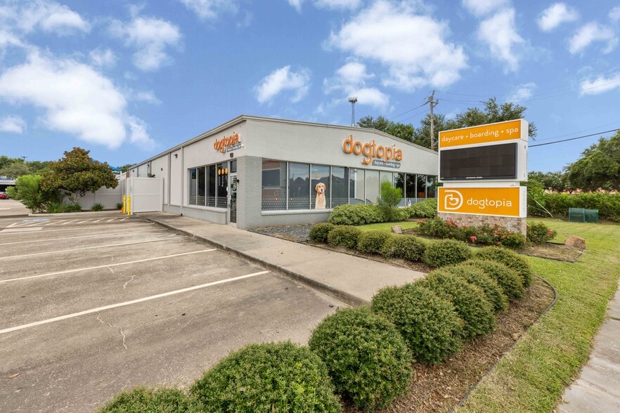 6015 Fairmont Pky, Pasadena, TX à vendre - Photo du bâtiment - Image 3 de 11