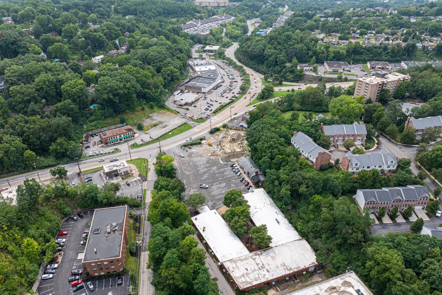 1910 Cochran Rd, Pittsburgh, PA for lease - Aerial - Image 3 of 4