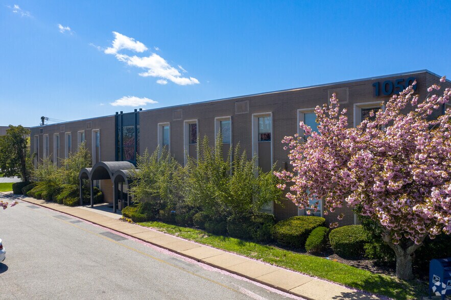 1050 Kings Hwy N, Cherry Hill, NJ à louer - Photo du bâtiment - Image 3 de 4