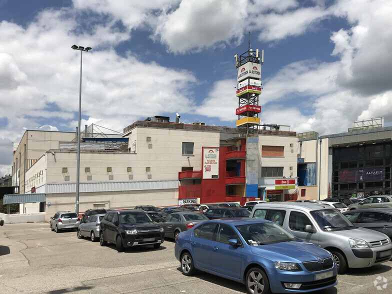 Plaza del Toro, 1, Tres Cantos, Madrid à vendre - Photo du bâtiment - Image 3 de 8