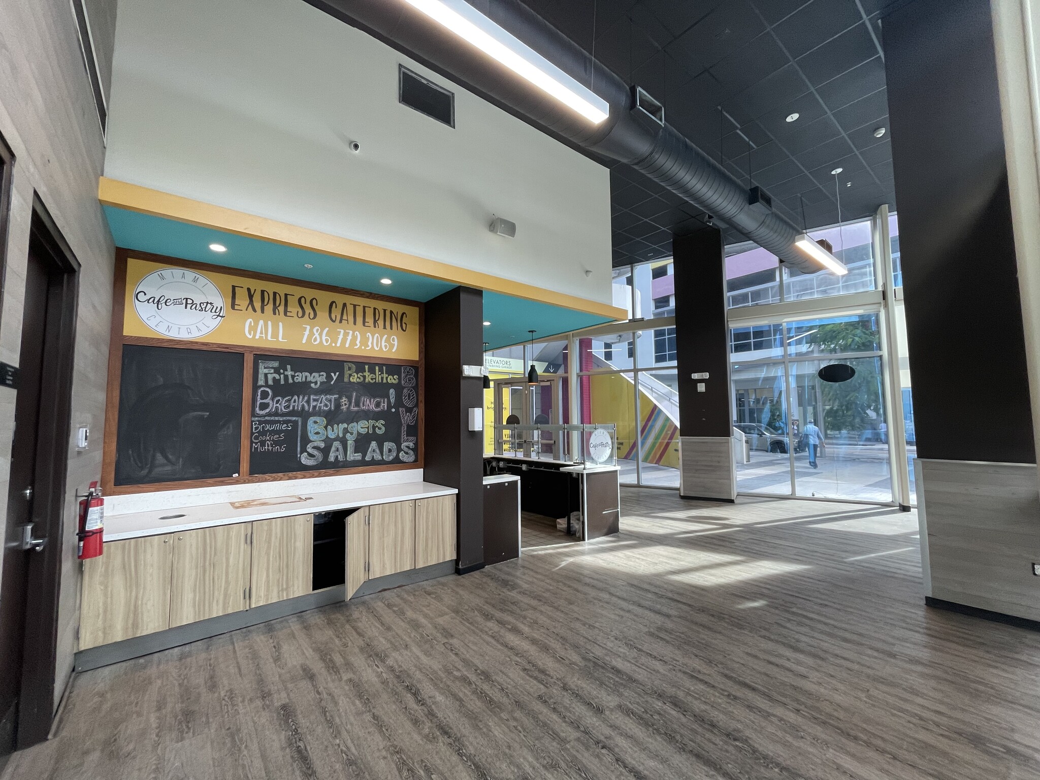 161 NW 6th St, Miami, FL for lease Interior Photo- Image 1 of 10