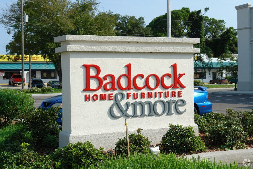 311 S Ridgewood Ave, Edgewater, FL à louer - Photo du bâtiment - Image 2 de 10