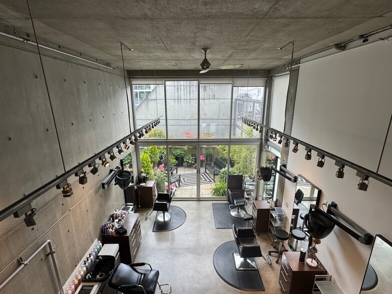 1540 2 Nd Av W, Vancouver, BC à vendre - Photo intérieure - Image 2 de 3