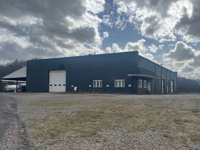 144 Niles Ave, Waynesburg, OH à louer - Photo du bâtiment - Image 2 de 8