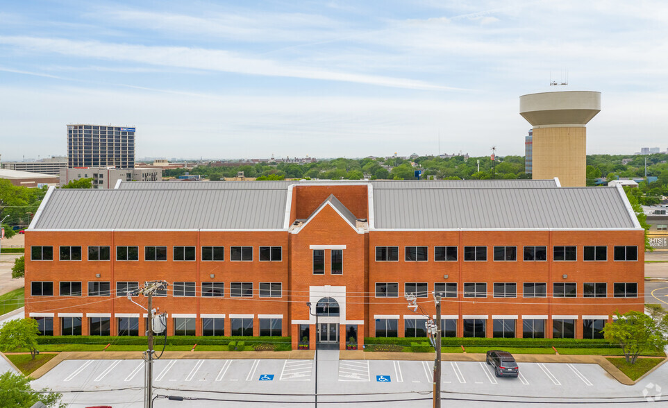 4600 Greenville Ave, Dallas, TX for lease - Building Photo - Image 2 of 4