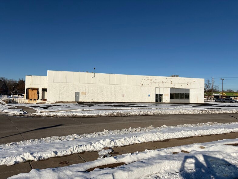 5205 22nd Ave, Moline, IL à vendre - Photo du bâtiment - Image 3 de 3