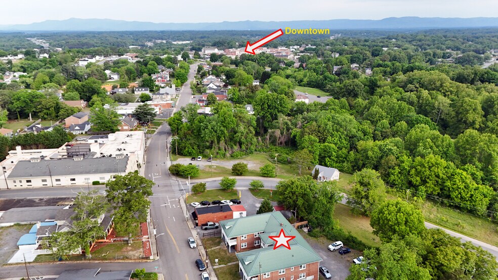 1007 S Main St, Mount Airy, NC à vendre - Photo du bâtiment - Image 2 de 16