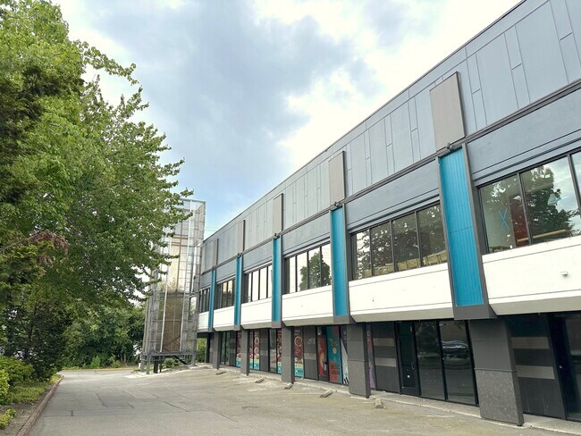 Plus de détails pour 13433 NE 20th St, Bellevue, WA - Commerce de détail à louer
