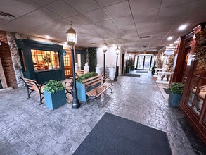 6641 N High St, Worthington, OH for lease Interior Photo- Image 2 of 3