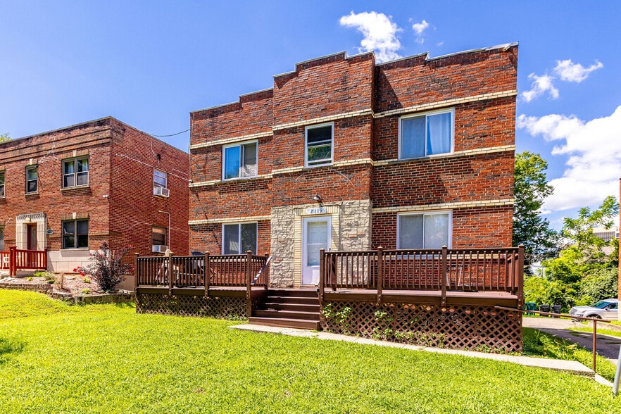 7119 Eastlawn Dr, Cincinnati, OH for sale - Primary Photo - Image 1 of 26