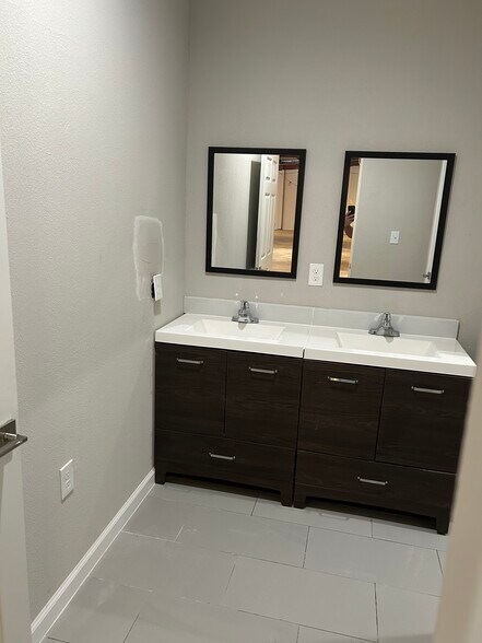 2455 S 4th St, Beaumont, TX à louer - Photo int rieure - Image 3 de 22