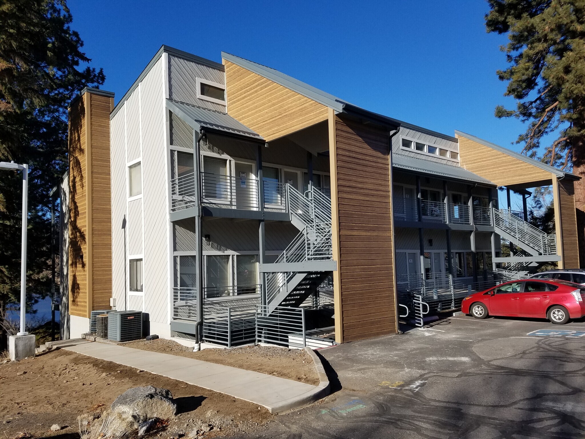 2445 NE Division St, Bend, OR à louer Photo principale- Image 1 de 12