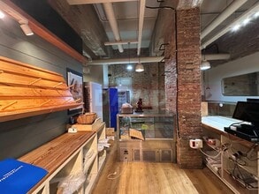 Retail in Barcelona, Barcelona for lease Interior Photo- Image 1 of 6