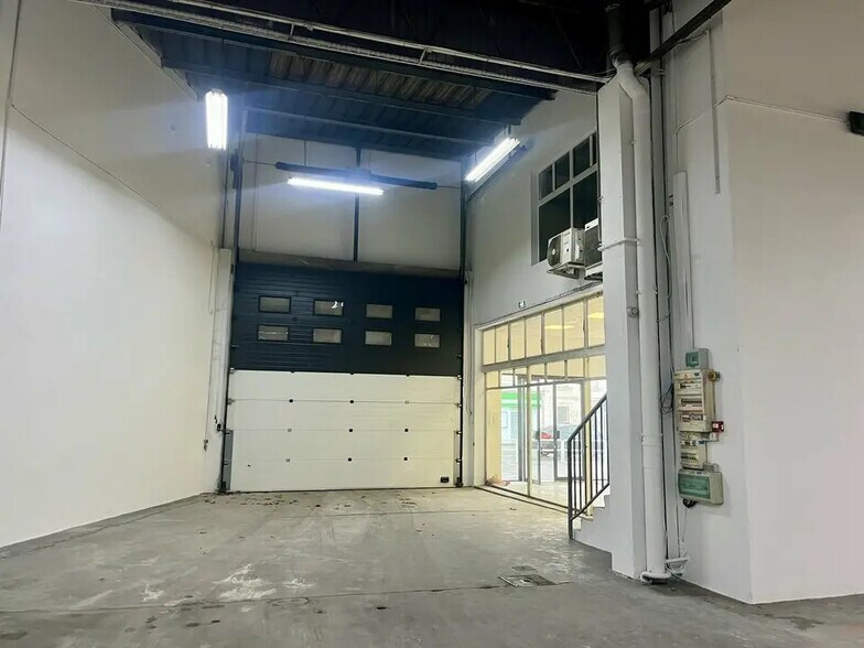 Flex dans Avignon à louer - Photo du bâtiment - Image 2 de 8