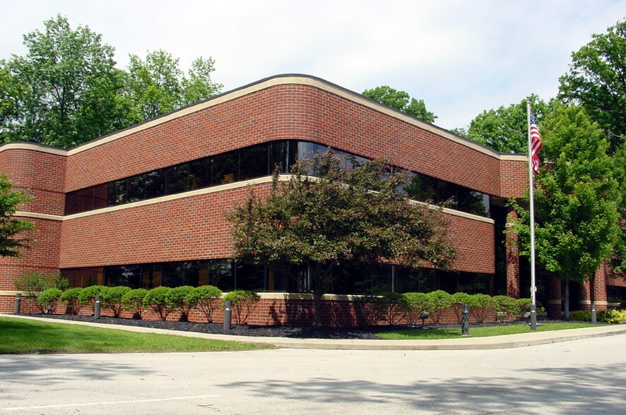 1645 Indian Wood Cir, Maumee, OH for lease - Building Photo - Image 2 of 4