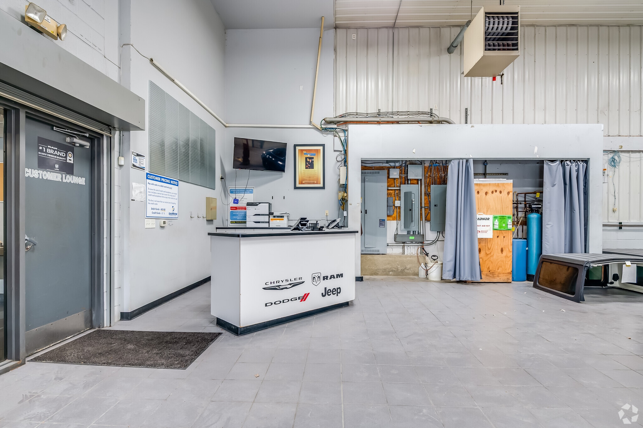 3210 W Washington St, West Bend, WI for sale Interior Photo- Image 1 of 10