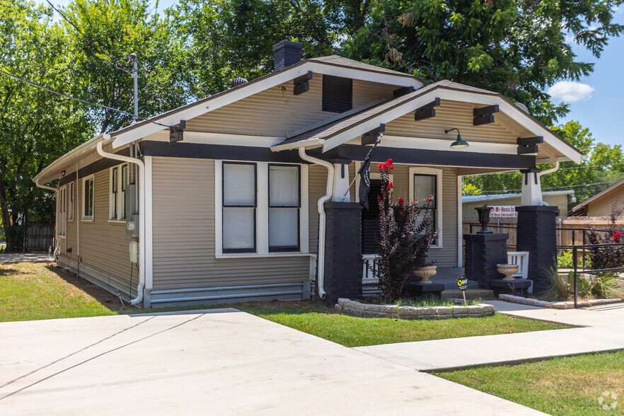 202 N Grand Ave, Waxahachie, TX for sale - Primary Photo - Image 1 of 7