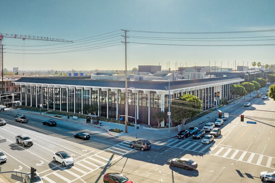 10730 W Pico Blvd, Los Angeles, CA à louer - Photo du bâtiment - Image 1 de 20
