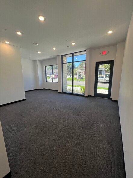 6101-6123 Nieman Road, Shawnee, KS à louer - Photo du bâtiment - Image 3 de 15