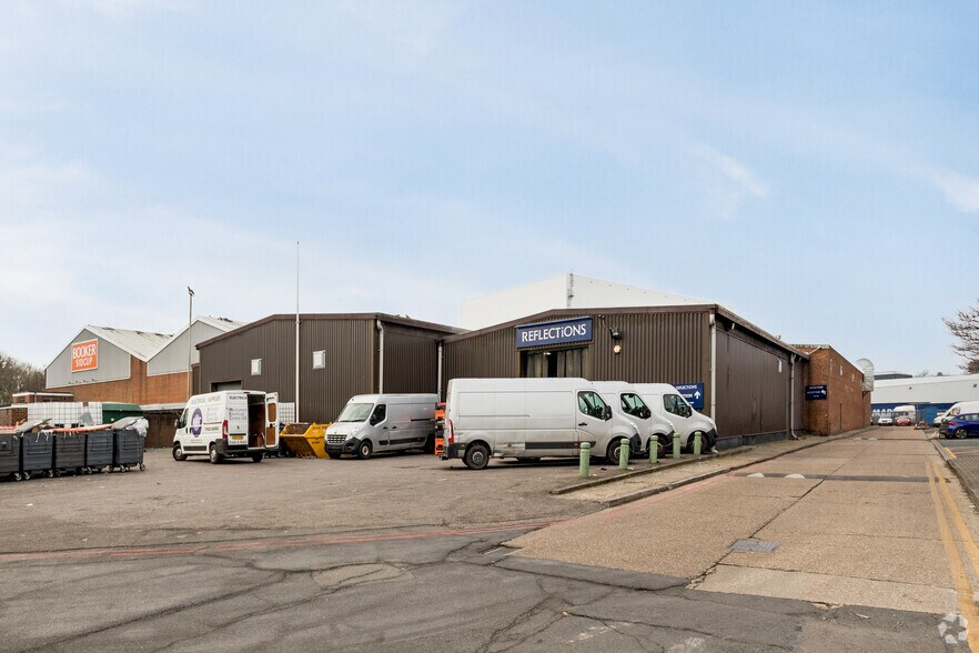 Edgington Way, Sidcup à louer - Photo du bâtiment - Image 3 de 3