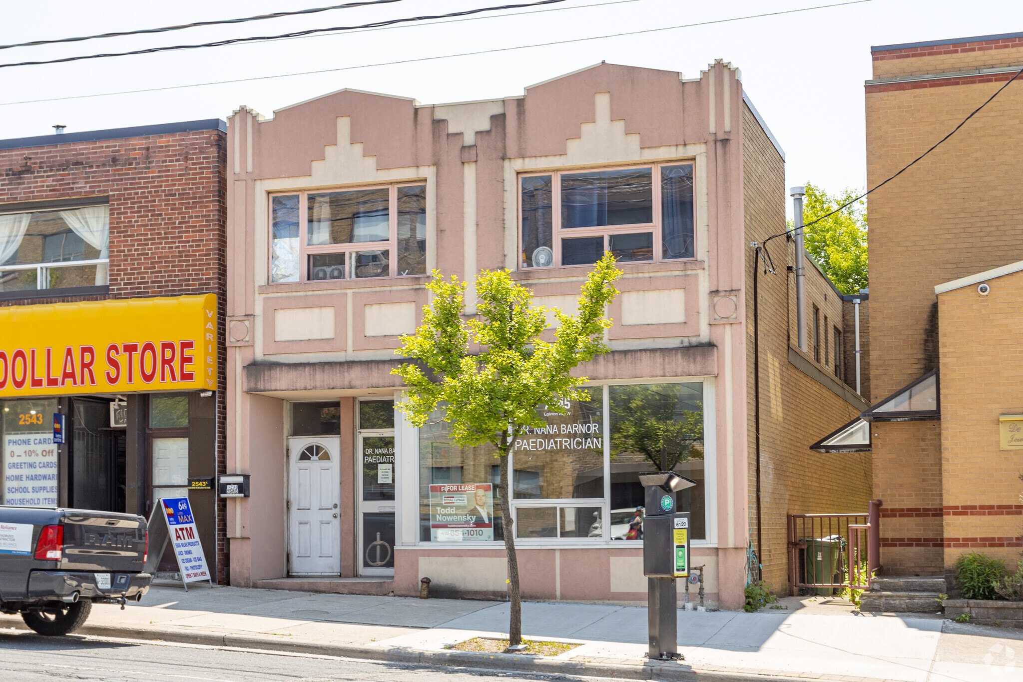2545 Eglinton Ave W, Toronto, ON à louer Photo du bâtiment- Image 1 de 3
