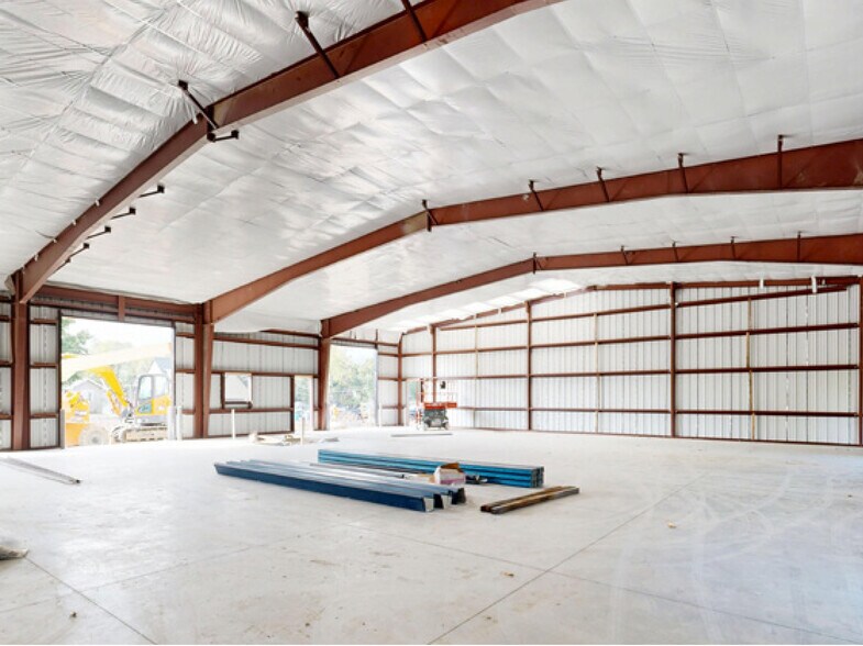 385 NW 43rd Pl, Des Moines, IA à louer - Photo du bâtiment - Image 2 de 5