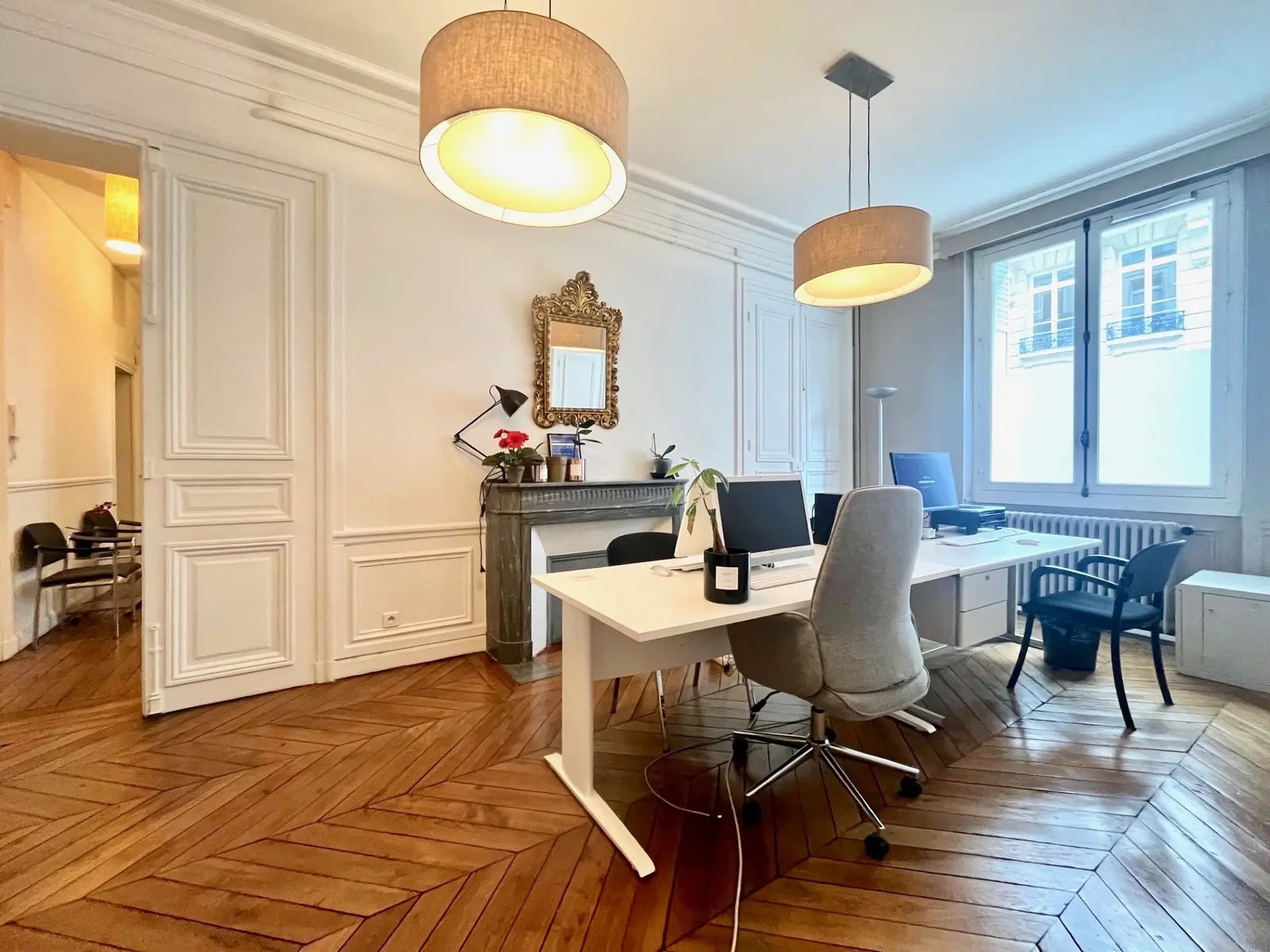 Office in Paris for lease Interior Photo- Image 1 of 8