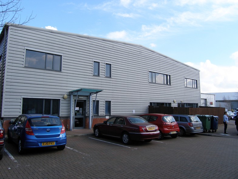 7 Hillside Rd, Bury St Edmunds for lease - Building Photo - Image 3 of 3