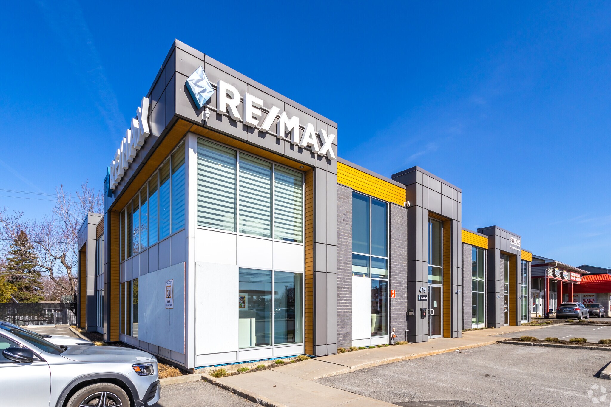 471-479 Boul Arthur-Sauvé, St-Eustache, QC à vendre Photo du bâtiment- Image 1 de 1