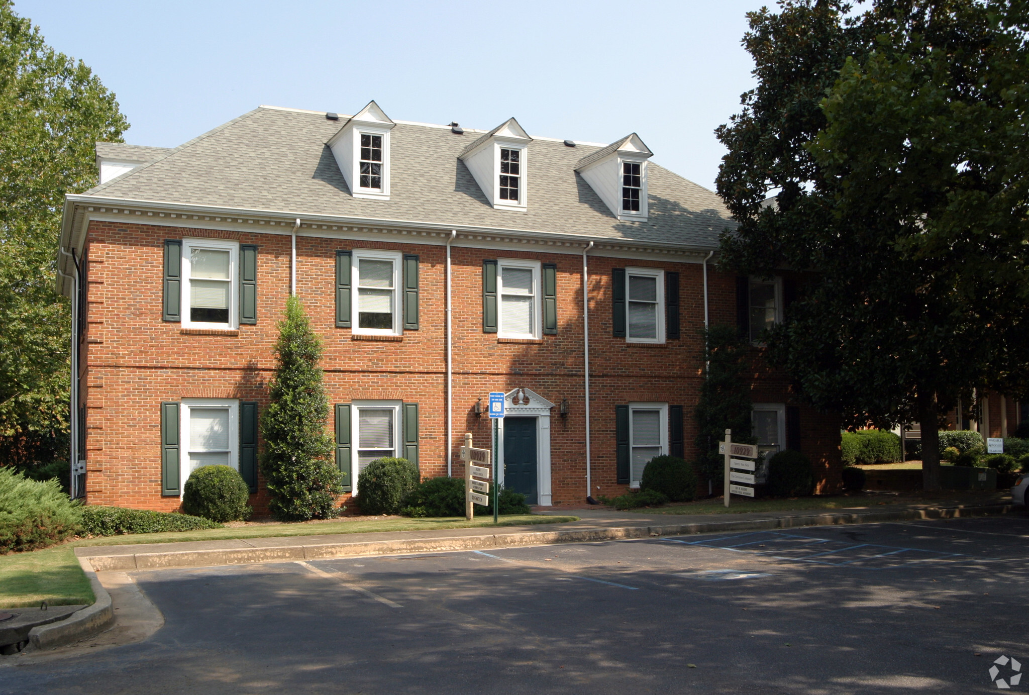 10929 Crabapple Rd, Roswell, GA à vendre Photo du bâtiment- Image 1 de 1