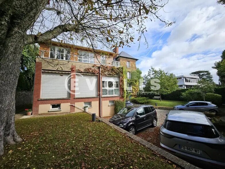 Office in Bourg-la-Reine for lease - Building Photo - Image 1 of 20