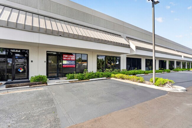 Plus de détails pour 3402 SW 26th Ter, Fort Lauderdale, FL - Industriel à louer