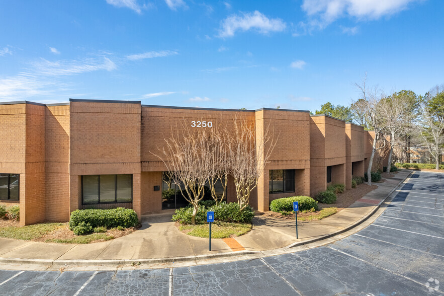 3250 Peachtree Corners Cir, Peachtree Corners, GA for lease - Building Photo - Image 2 of 6