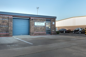 400 Montrose Ave, Slough à louer Photo du bâtiment- Image 2 de 2