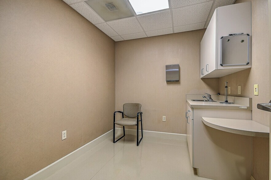 822 Broad St, Kingsport, TN à louer - Photo du bâtiment - Image 3 de 15
