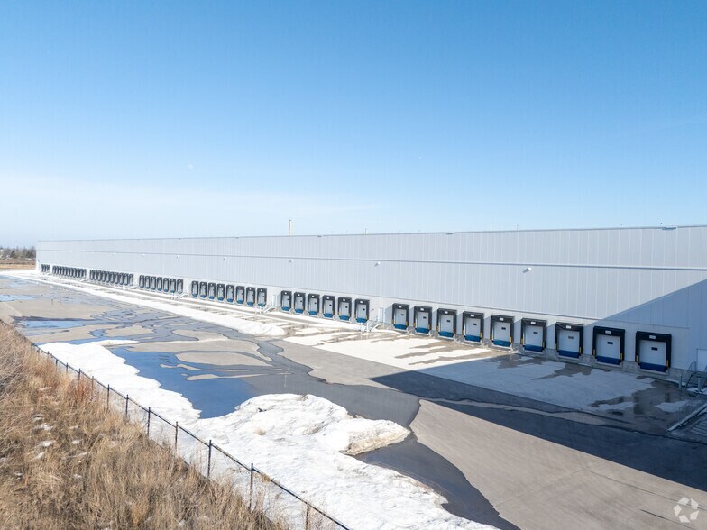 557 Avonhead Rd, Mississauga, ON à louer - Photo du bâtiment - Image 2 de 3