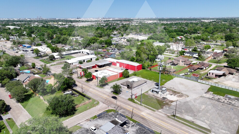 2539-2611 Preston Avenue portefeuille de 3 propriétés à vendre sur LoopNet.ca - Photo du bâtiment - Image 2 de 18