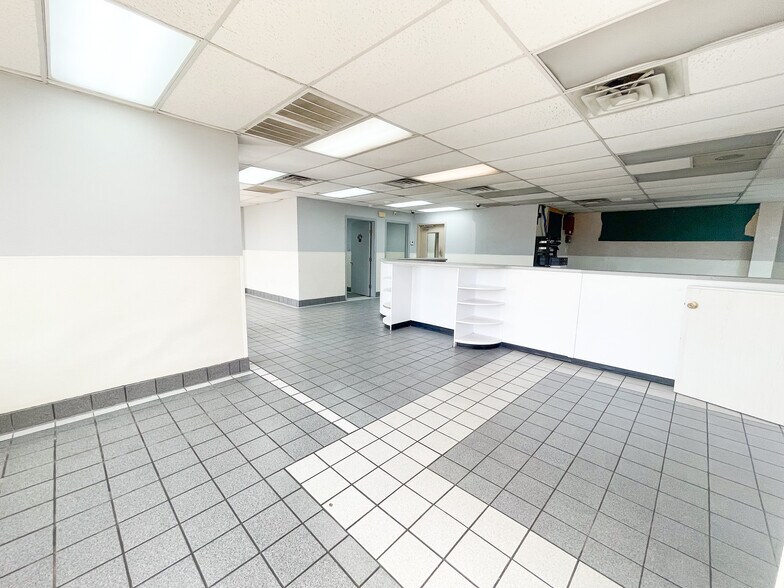 7902 Slide Rd, Lubbock, TX à louer - Photo du bâtiment - Image 3 de 82