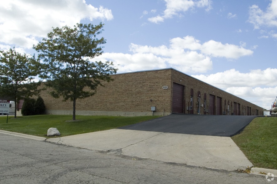820 N Ridge Ave, Lombard, IL for lease - Building Photo - Image 3 of 10