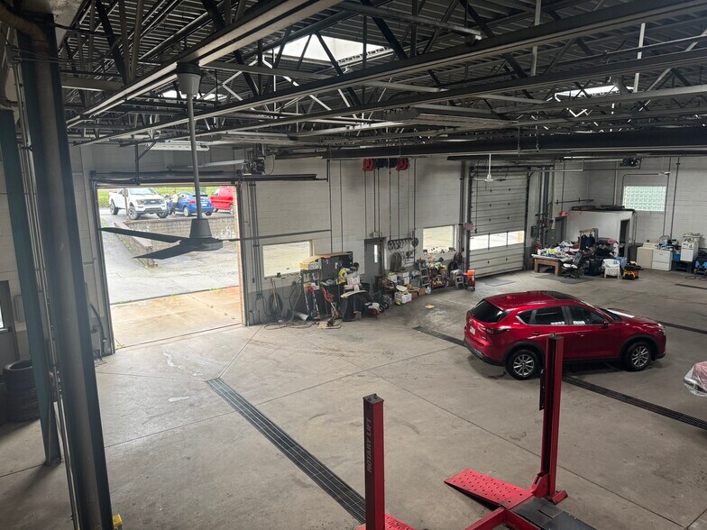 1101 Lincoln Hwy, North Versailles, PA à vendre - Photo du bâtiment - Image 3 de 26