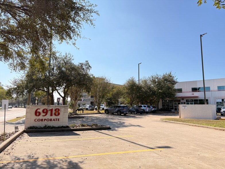 6918 Corporate Dr, Houston, TX for sale - Primary Photo - Image 1 of 9