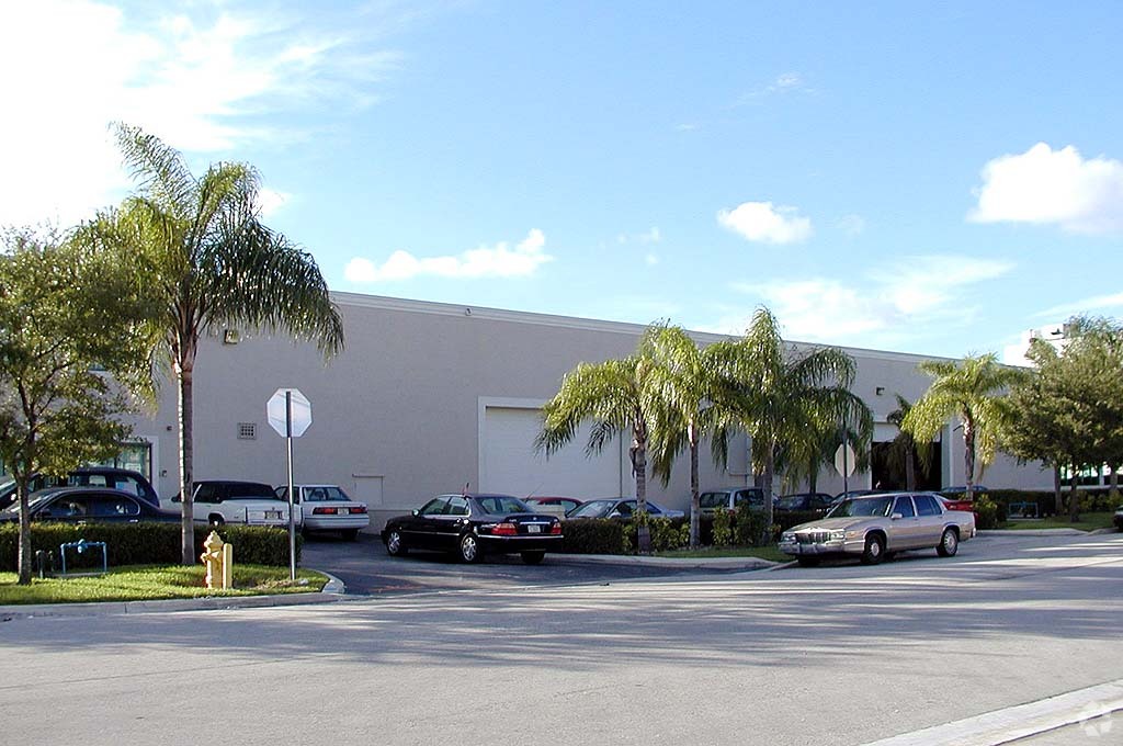 8405 NW 29th St, Miami, FL for lease Primary Photo- Image 1 of 3