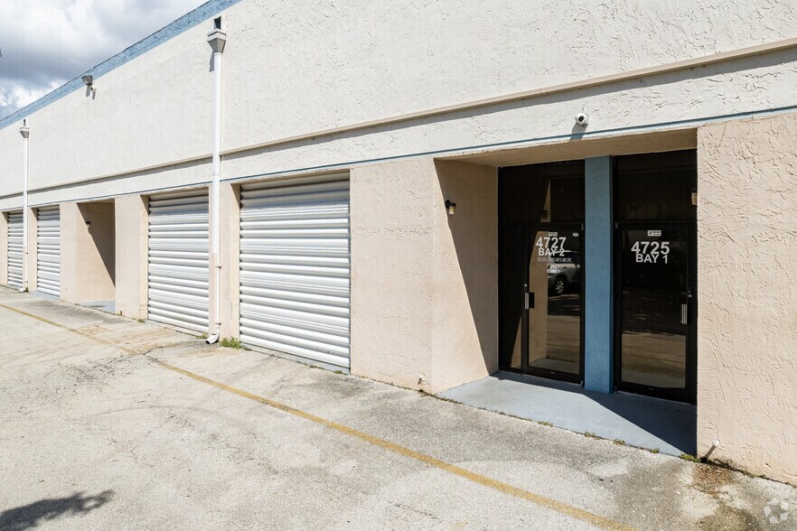 4725-4787 NW 103rd Ave, Sunrise, FL à louer - Photo du bâtiment - Image 3 de 5