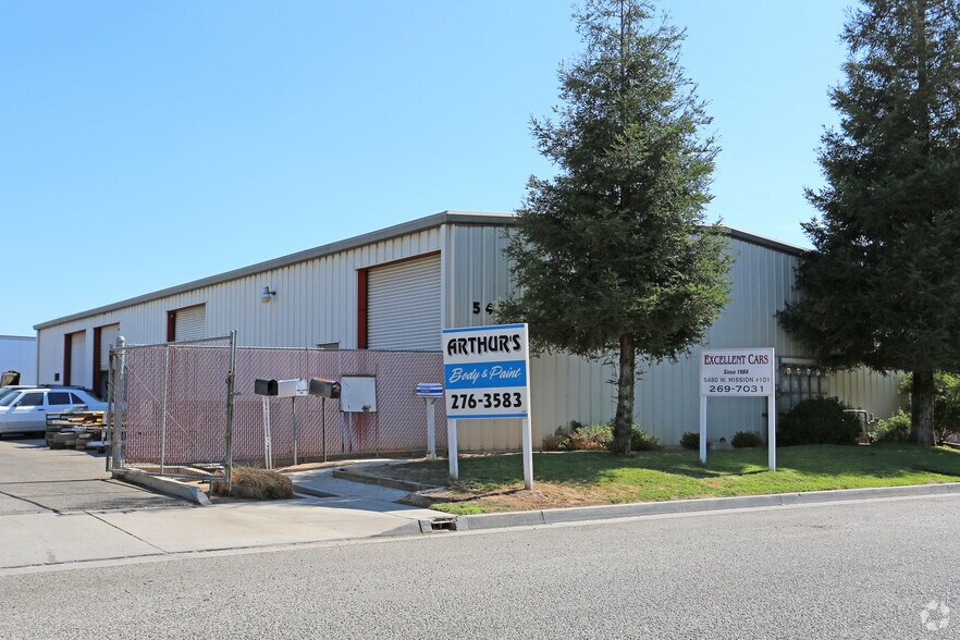 5476-5480 W Mission St, Fresno, CA à louer - Photo du bâtiment - Image 3 de 4